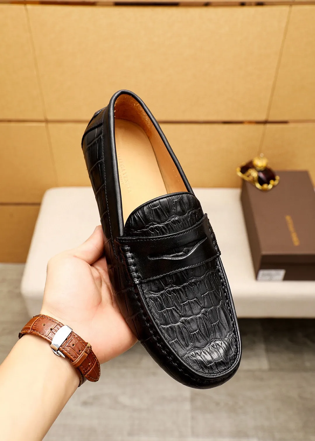 Men's Men's Shoes 💰: 420 💐BV Men's Slip-on Shoes® [BOTTEGA VENETA] Official website counter new model, one-to-one mold opening ⚠Italian calfskin embossed ➕Cow 🐂 leather lining. Driving slip-ons, available at counters, sizes 39-44 (38.45🉑️customized)